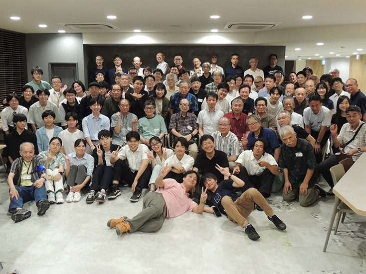 懇親会での集合写真